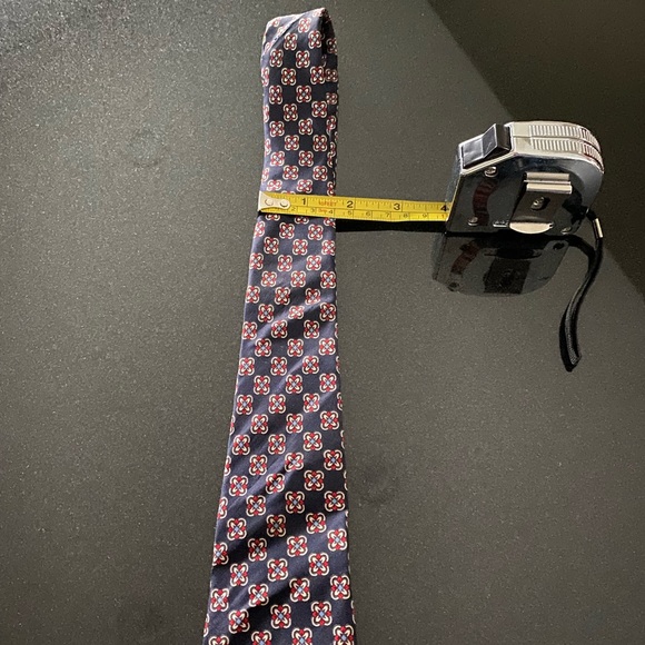 Classy and timeless Christian Dior tie. - Picture 7 of 8